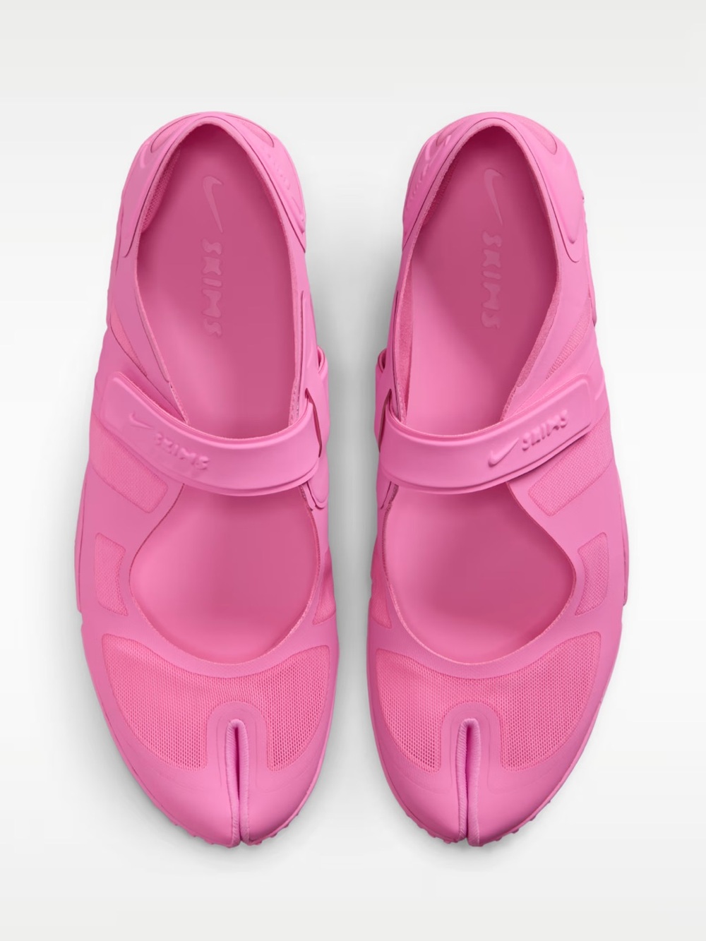 NikeSKIMS Rift Mesh Shoes in Pink